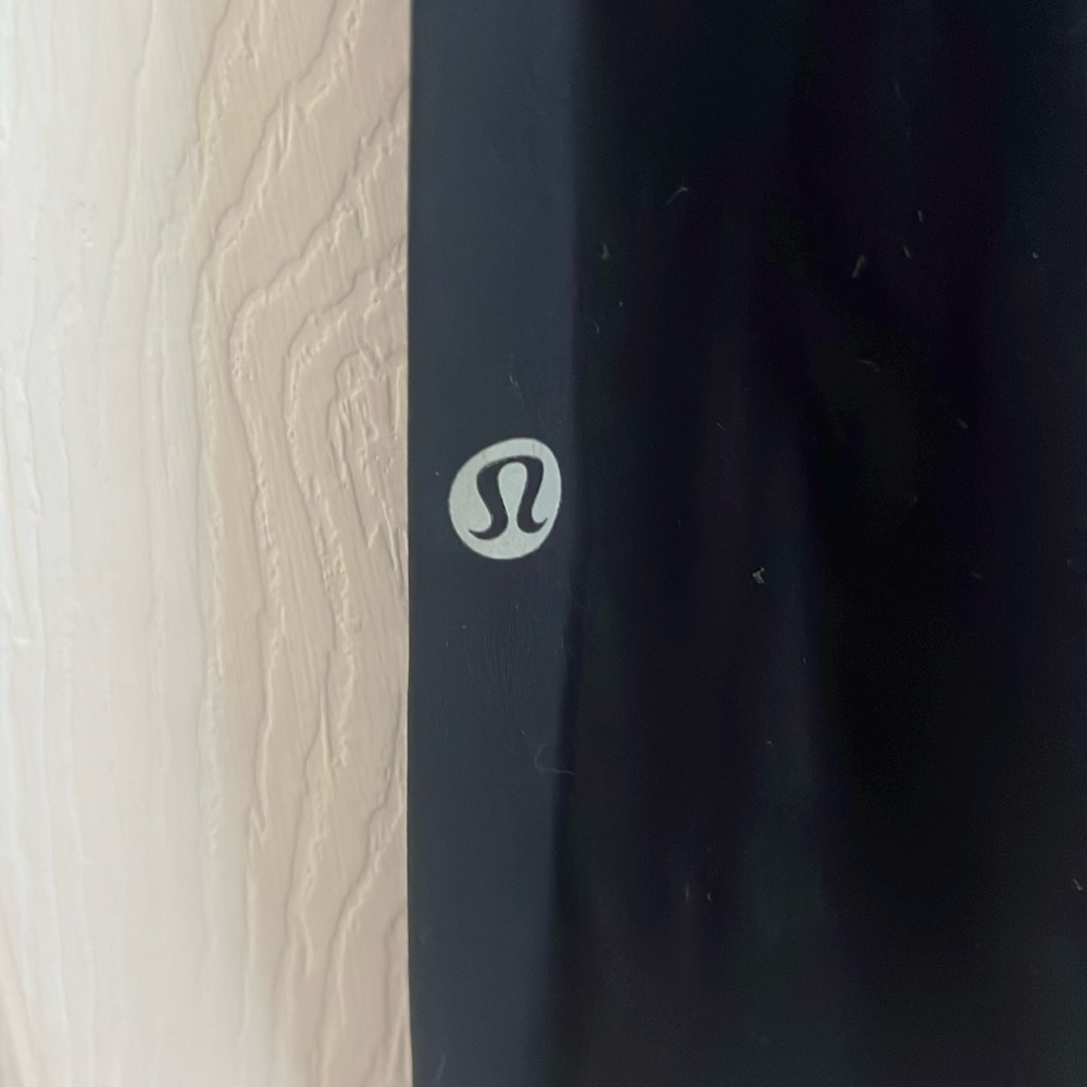 Lululemon black leggings size 4 with side leg pockets